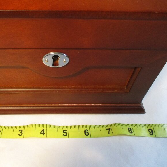 Nice Lift Top Locking Wood Storage Box with Key - Picture 5 of 10